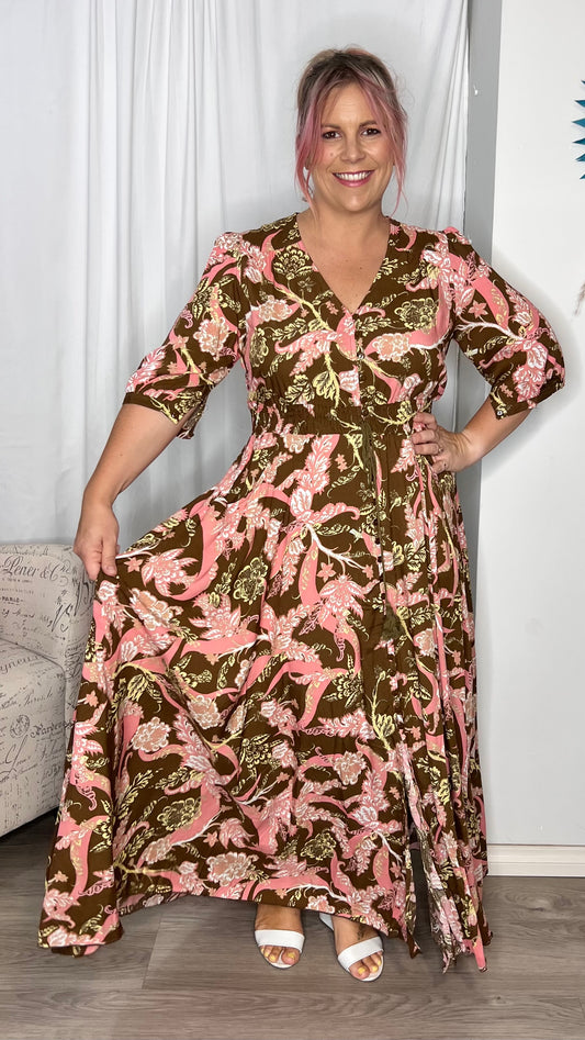 **NEW** Freyja Maxi Dress: 
The Freyja Dress features a perfect mix of chocolate and pink in a soft floral print, to bring a new colourway to our most popular style dress (Bailey!)
Features:

 - Ciao Bella Dresses - Dreamcatcher