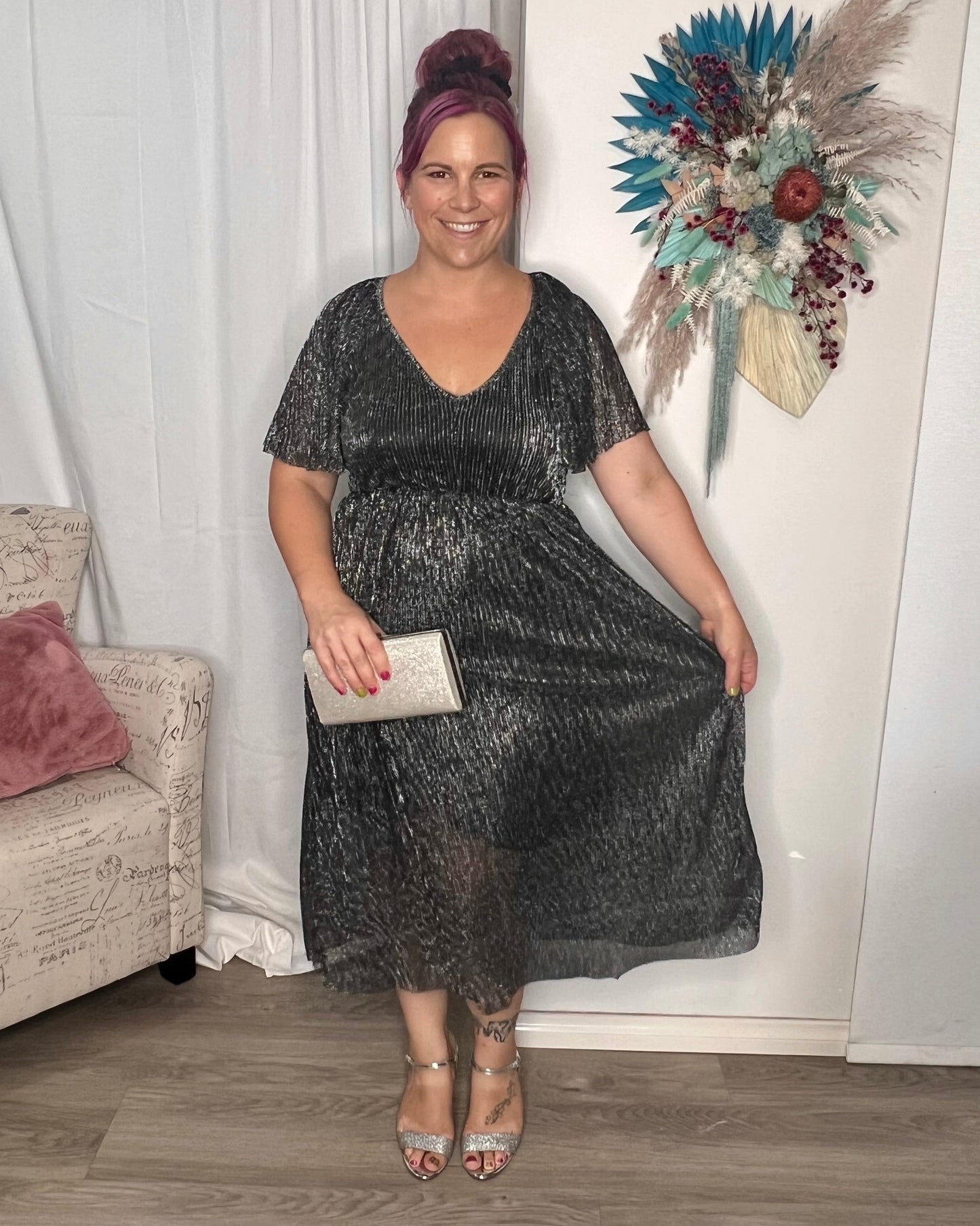 Nova Glitter Dress - Black | Peach the Label | This limited edition Nova Dress is the perfect way to stand out at your next night out! Crafted from 100% Polyester and designed with a splash of sparkle, this dress