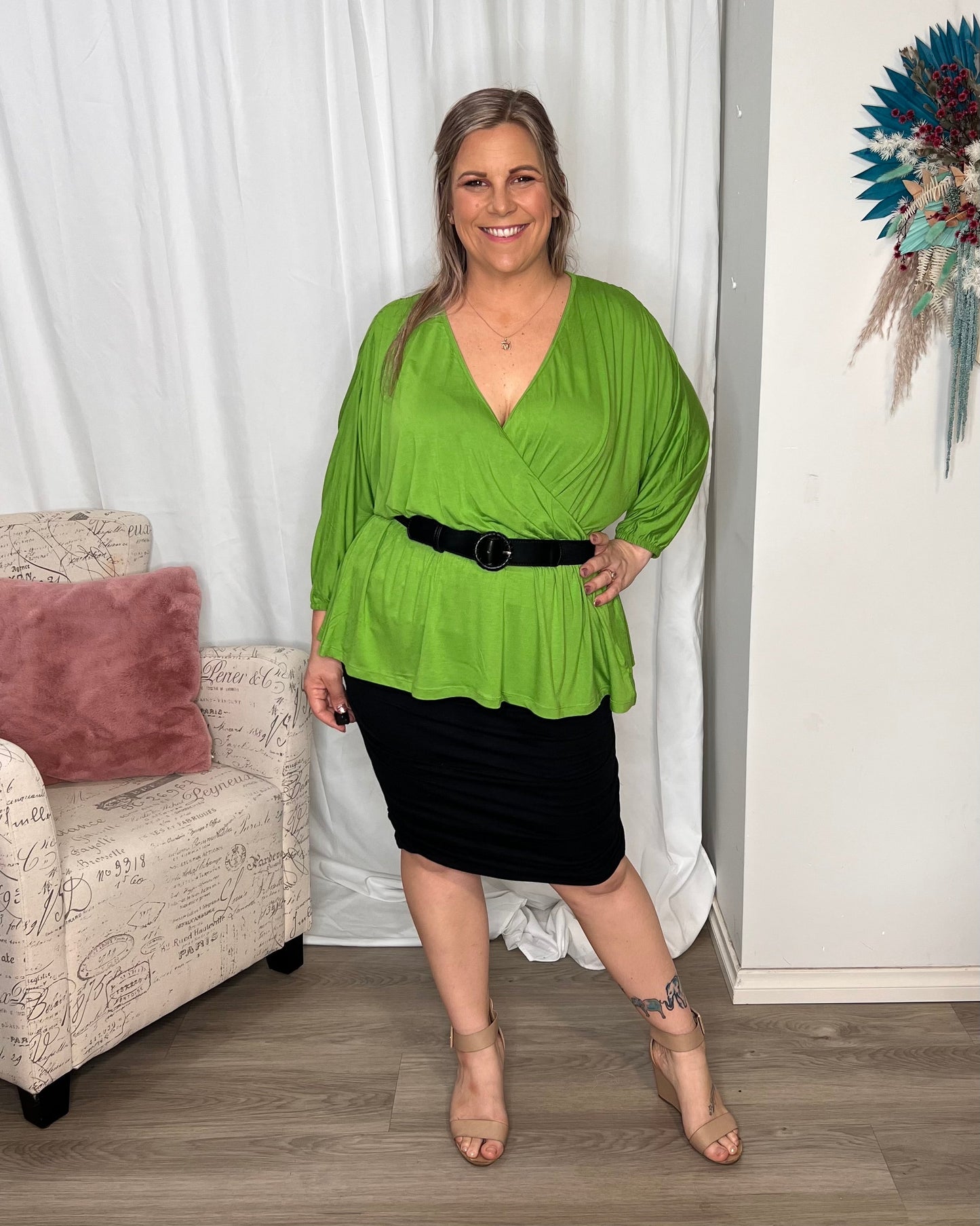 Bayeaux Wrap Top - Green | Betty Basics | The Bayeaux Top combines a classic shape with a comfortable fit, making this the go to when pairing with your fave bottoms
Features:
Faux wrap (breastfeeding friend