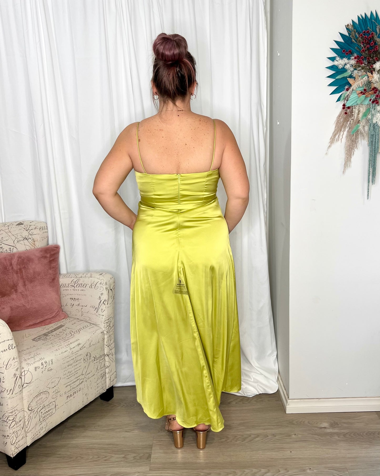 Plaza Dress | Bariano |
Have your moment in the PLAZA dress and rock up to any event in style.
FeaturesConcealed zip at backMid- length hemlineWrap sweetheart necklineThin supportive strap