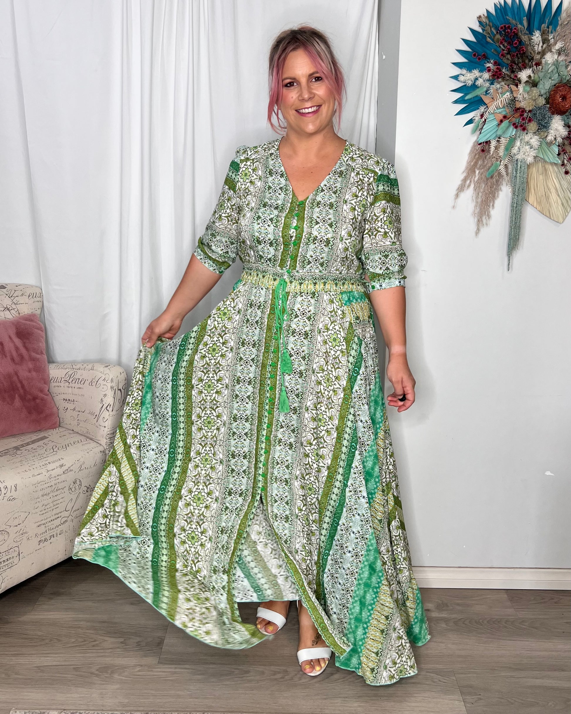 **NEW** Arlith Dress: The Arlith Dress features a perfect mix green shades in a soft floral print, to bring a new colourway to our most popular style dress (Bailey!)
Features:

Below elbo - Ciao Bella Dresses - Dreamcatcher