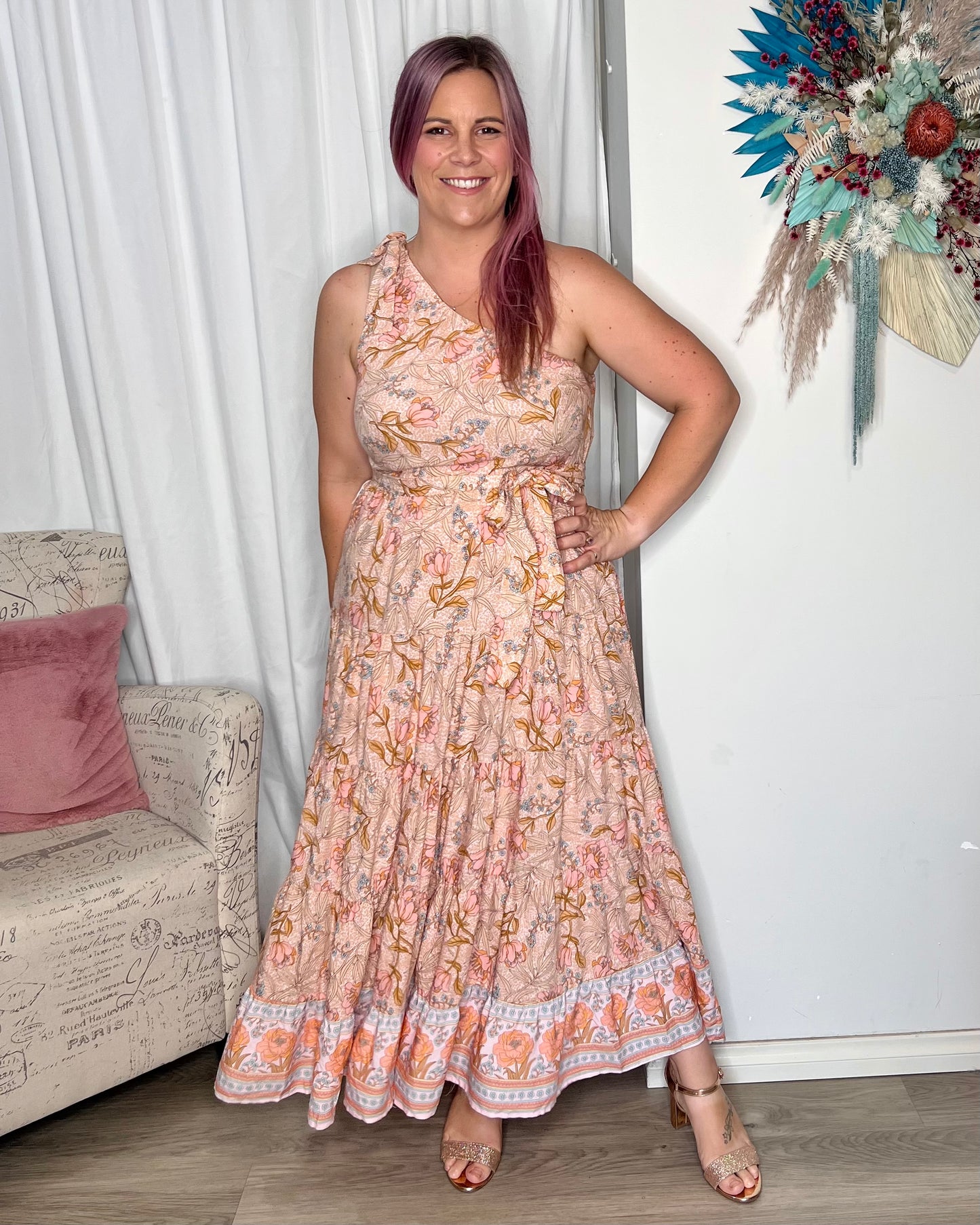 Dawn Tiered Boho Skirt | Sass Clothing |
Introducing the Dawn Tiered Boho Skirt, a fabulous fashion find! It's a midi-length dream with an elastic back waist and yes - it has pockets
The contrast waistb