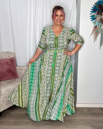 **NEW** Arlith Dress: The Arlith Dress features a perfect mix green shades in a soft floral print, to bring a new colourway to our most popular style dress (Bailey!)
Features:

Below elbo - Ciao Bella Dresses - Dreamcatcher