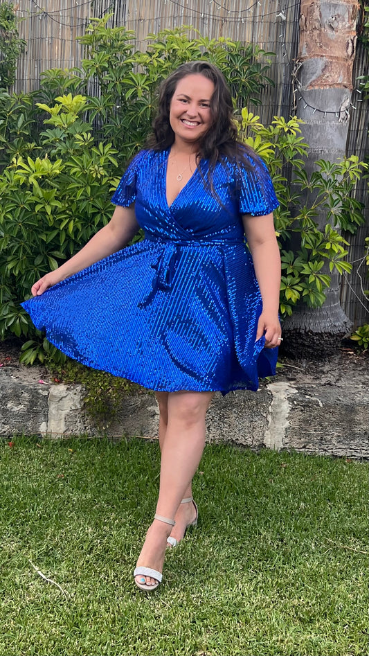 Myria Sequin Dress: Myria is here and ready to party! This sequin number is a fun and flirty mini dress, perfect for dancing the night away

Bra friendly
Pull aside breastfeeding access - Ciao Bella Dresses - Roseason