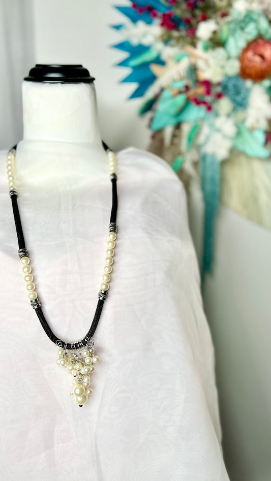 Gatsby Necklace - Cluster: Our beaded necklaces are the perfect addition to your next Gatsby inspired event. These gorgeous designs can also be incorporated into modern outfit
Length: 80cm
Str - Ciao Bella Dresses - Glam Accessories