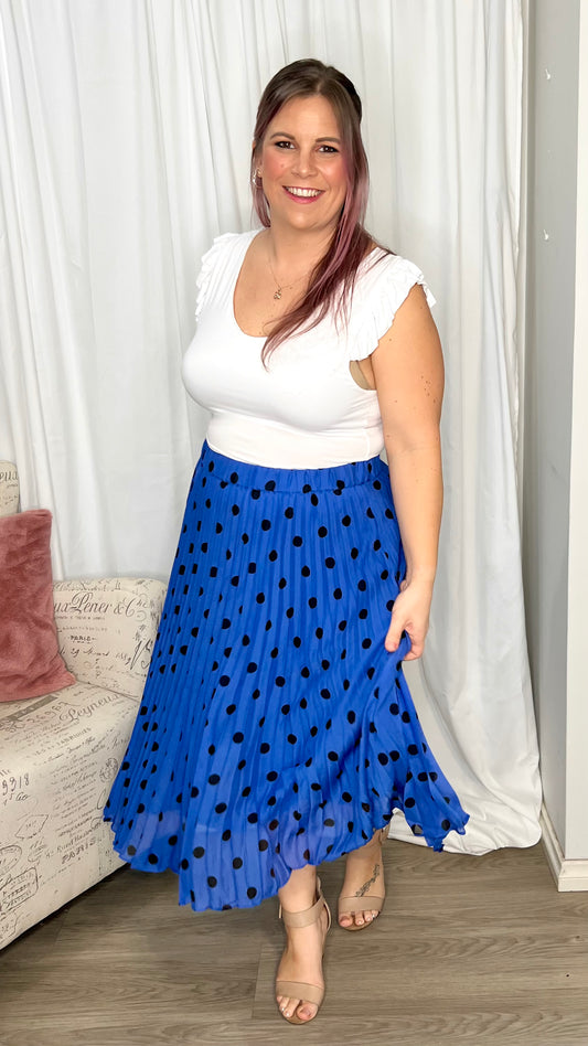 Chanell Pleated Skirt: 
Introducing the Chanel Pleated Skirt, the epitome of fun and laid-back style! With its elastic waistband, this skirt ensures a comfortable and perfect fit for all-d - Ciao Bella Dresses - Betty Basics