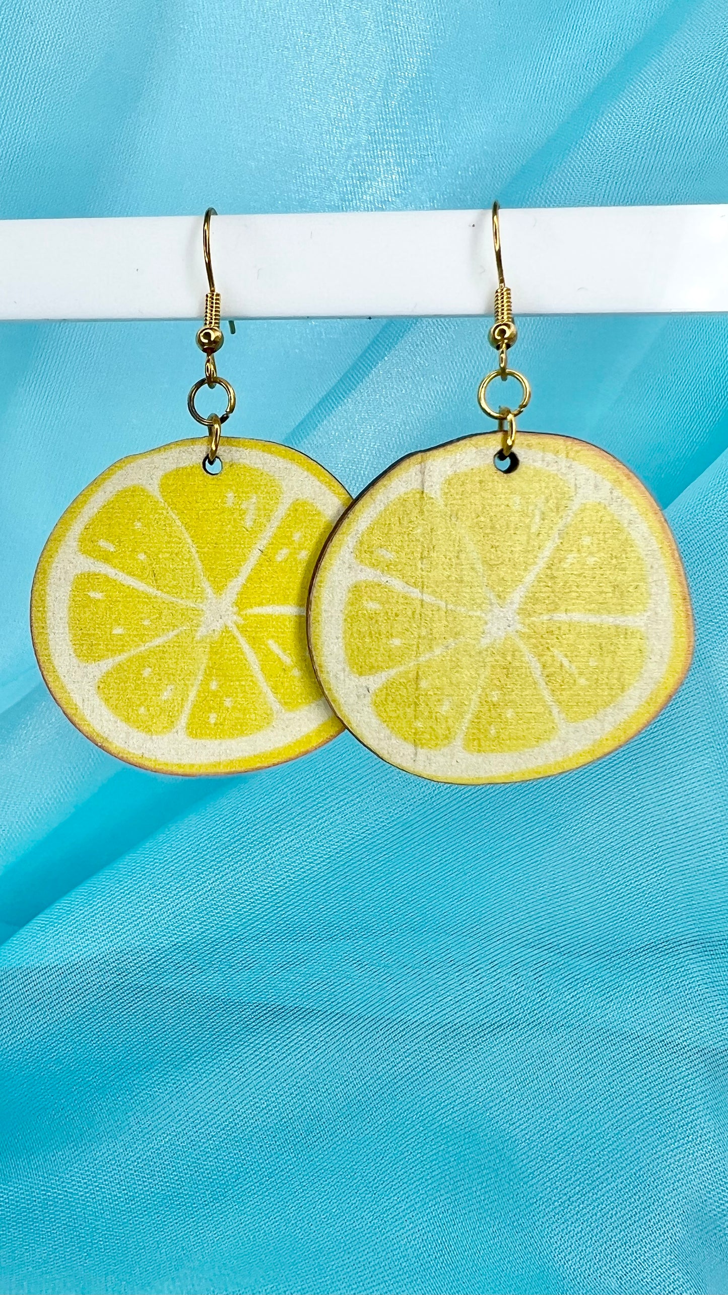 These beautiful pieces have been handmade in North Vietnam, with proceeds going towards educating children at Phu Ninh Children’s Home
Please take care when wearing - Wooden Earrings - Handmade