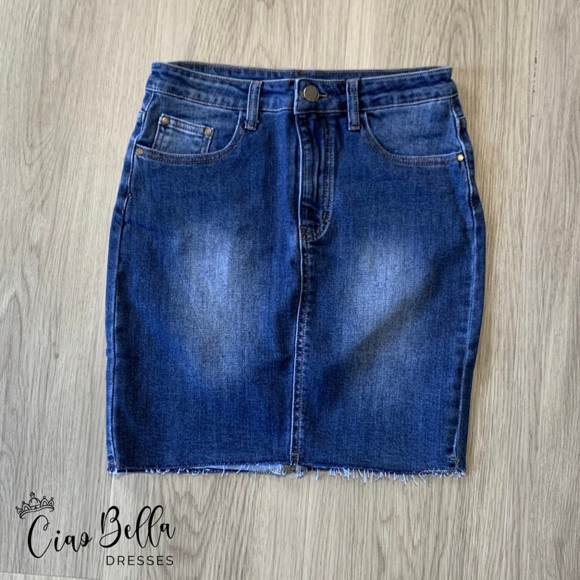 Raw Mini Skirt | Country Denim | A summer staple - the denim skirt
True to size, Danika wears a size 12