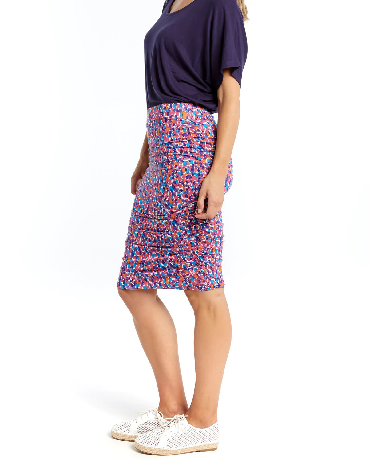 Sleek, a little bit sexy and totally effortless, this pencil midi skirt is perfect to wear from day to night. Featuring flattering ruching and made with a double lay - Nadia Skirt - Paradise - Betty Basics