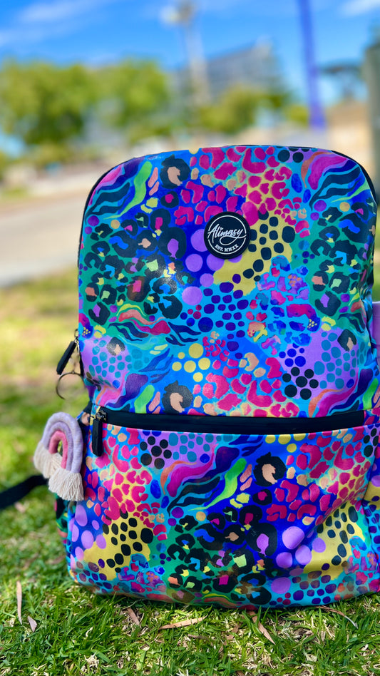 Large Waterproof Backpack: 
Everything and the kitchen sink! That’s the feels that the Waterproof Backpack gives off
Perfect for beach days, the beach or the gym, these waterproof bags will st - Ciao Bella Dresses - Alimasy