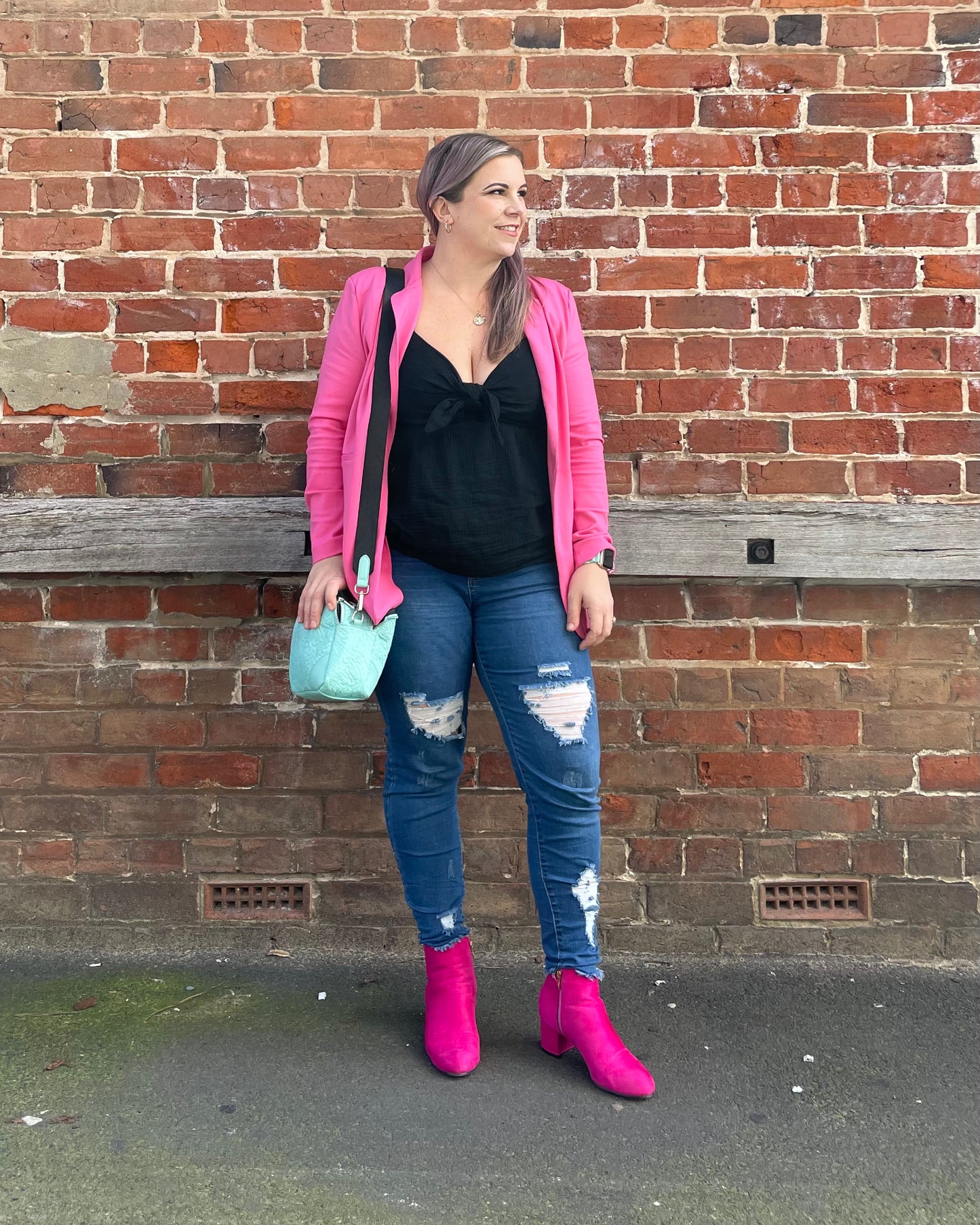 Portsea Blazer - Azalea Pink | Betty Basics |
It doesn't get more classic than this versatile layering piece. We call it the Goldilocks of blazers: not too big, not too small and structured enough to wear over