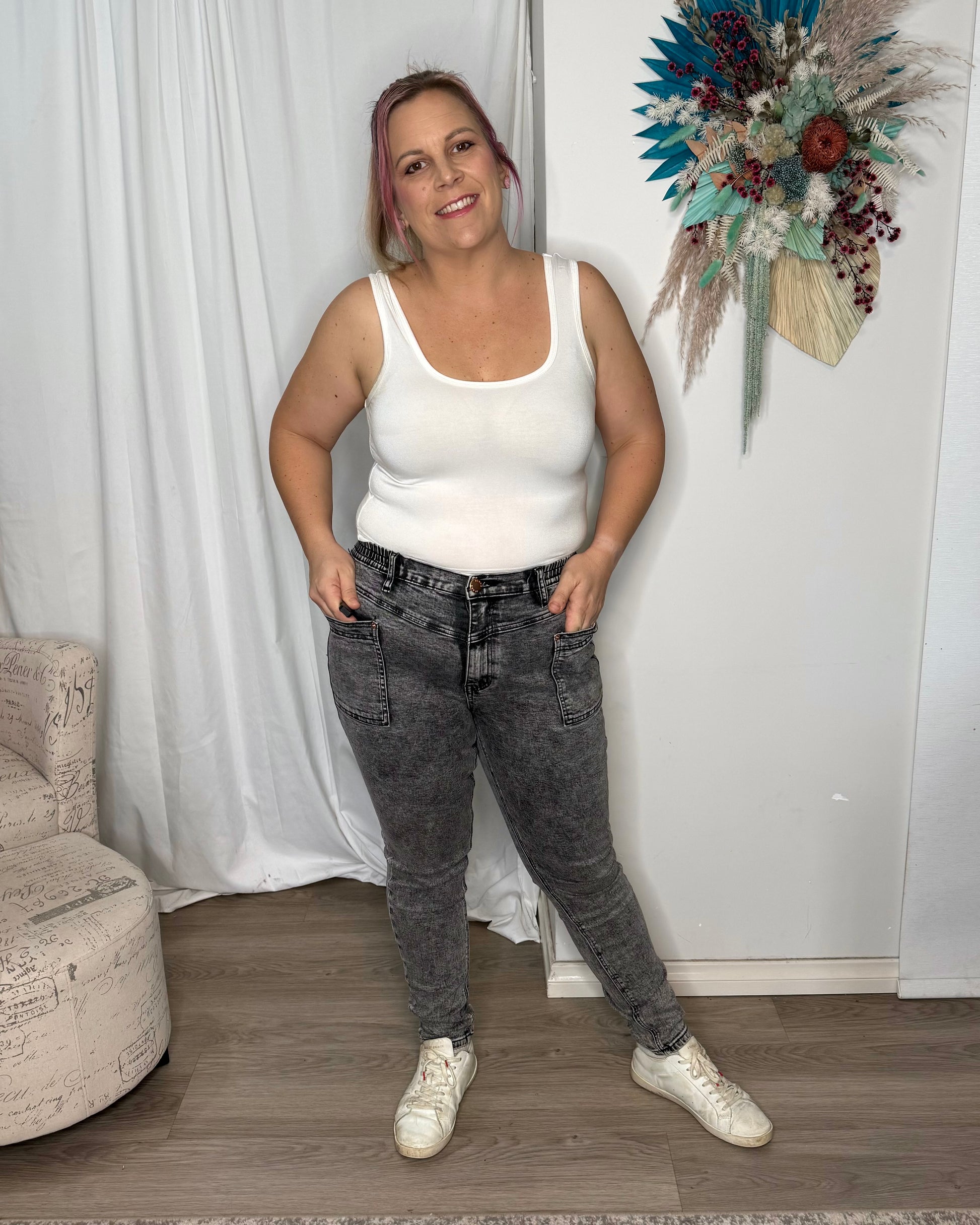 **PREORDER** Bianca Slim Stretch Jeans - Grey Stone Wash | Wakee Denim | PREORDER - ETA End of June (fingers crossed for sooner!)
This super stretch skinny is very generous in its sizing and has a good leg length for taller customers or t