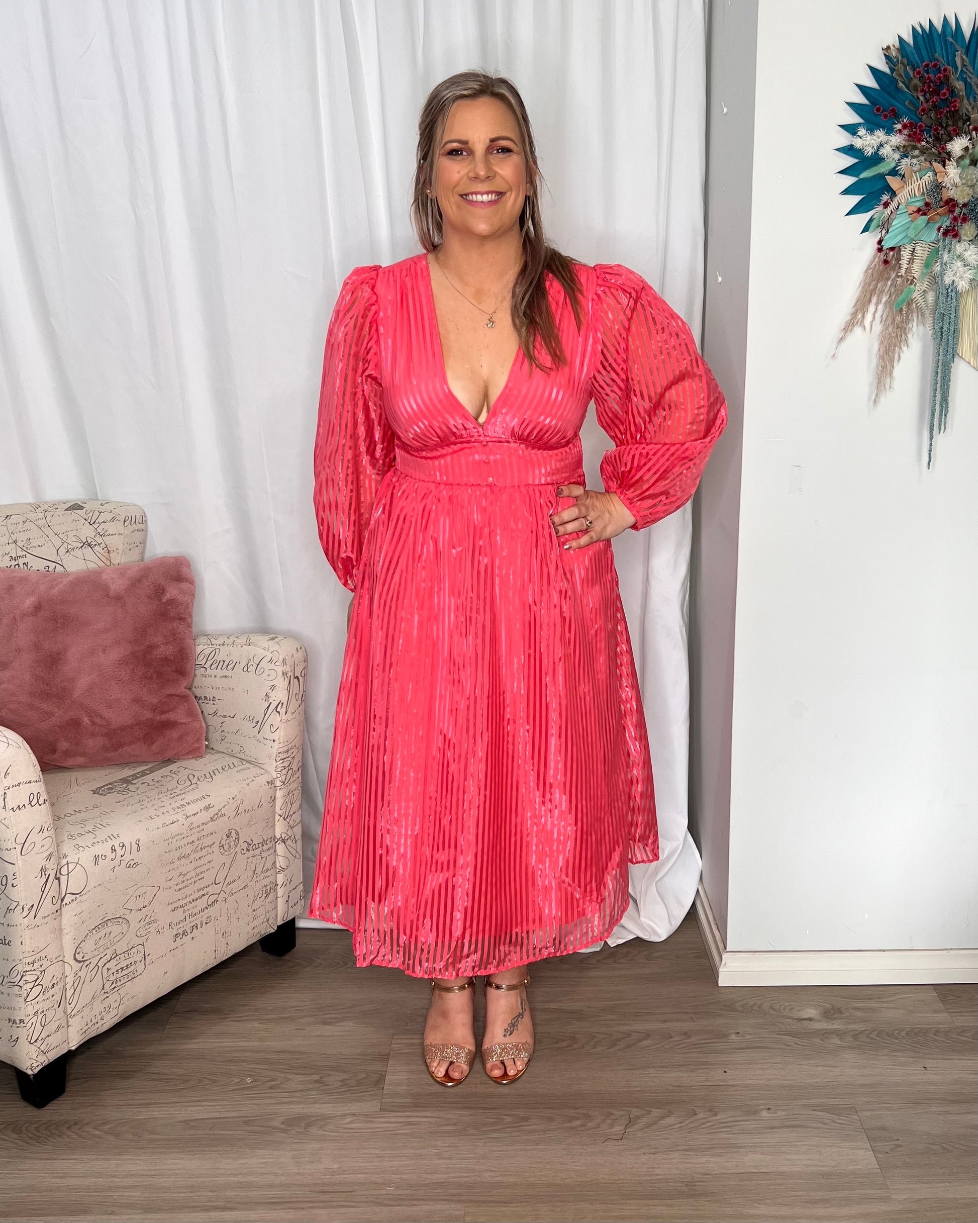 Maya Dress | Ebby and I | Your next event dress is here. The Maya Dress is a gorgeous structured style that will have you looking your best at the next wedding or cocktail function
Features:
