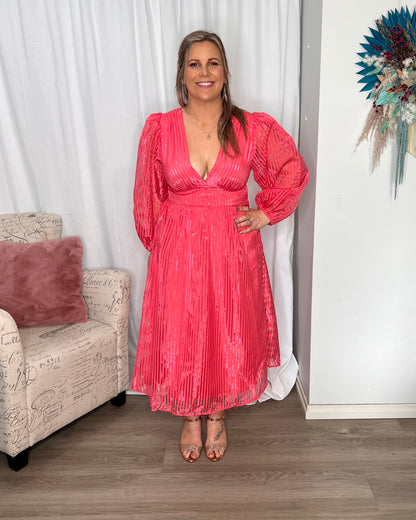 Maya Dress | Ebby and I | Your next event dress is here. The Maya Dress is a gorgeous structured style that will have you looking your best at the next wedding or cocktail function
Features:
