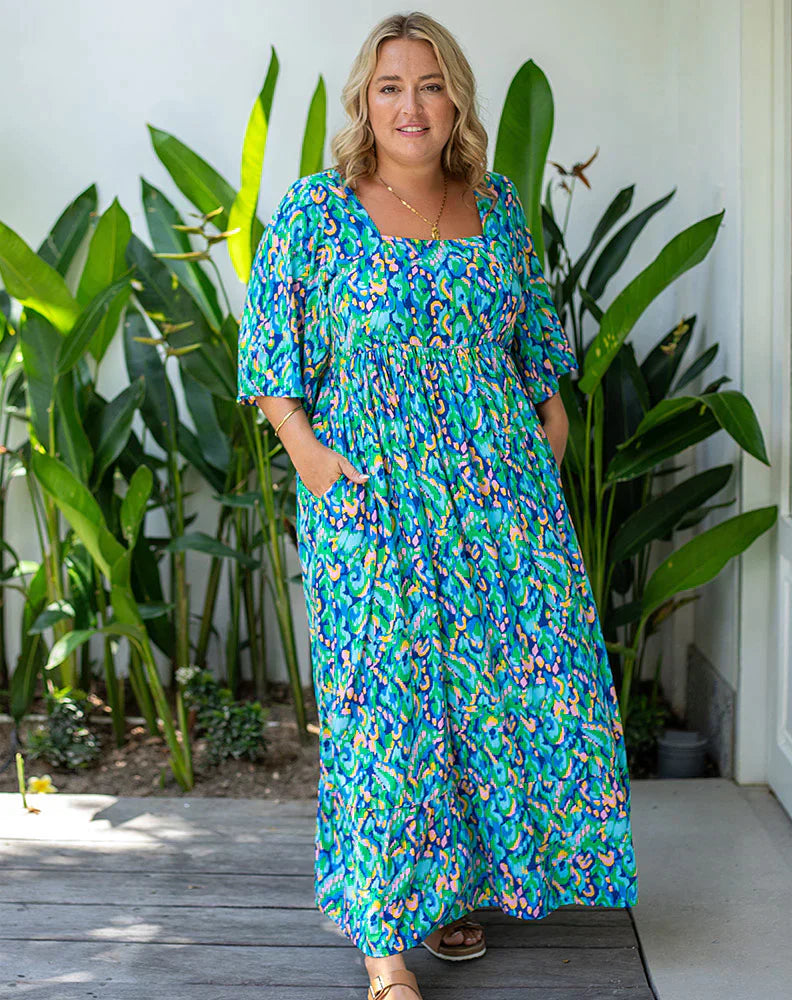 **NEW** Kalani Maxi Dress - Black | Bee Maddison | 
Our Kalani Dress is a summer show stopper! That print, the cut, the maxi length ... it is stunning. A flattering square cut neckline is complimented by a flowing sl
