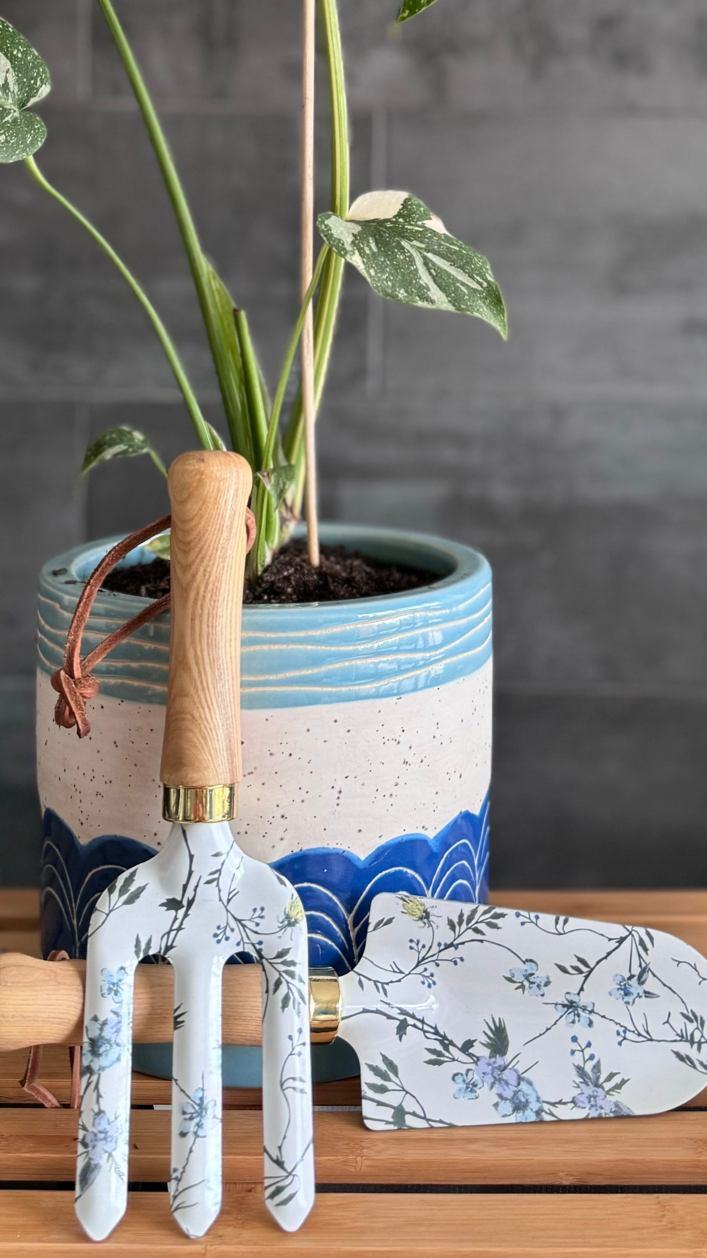 Botanics Gardening Tools | Tamboril | A gorgeous gift for the avid gardener. These Tamboril Metal Garden Tool Set come with a hand trowel and fork (approx 27cm long), each printed with a stunning botanic | Ciao Bella Dresses