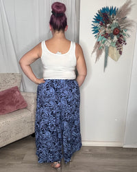 **NEW** Katie Stretch Crop Top: 
 * Fitted sleeveless crop top 
 * Buttery soft fabric with lots of stretch 
 * Wide coverage for bra straps 
 * Length: 46cm 
 * 90% cotton, 10% elastane  - Ciao Bella Dresses 