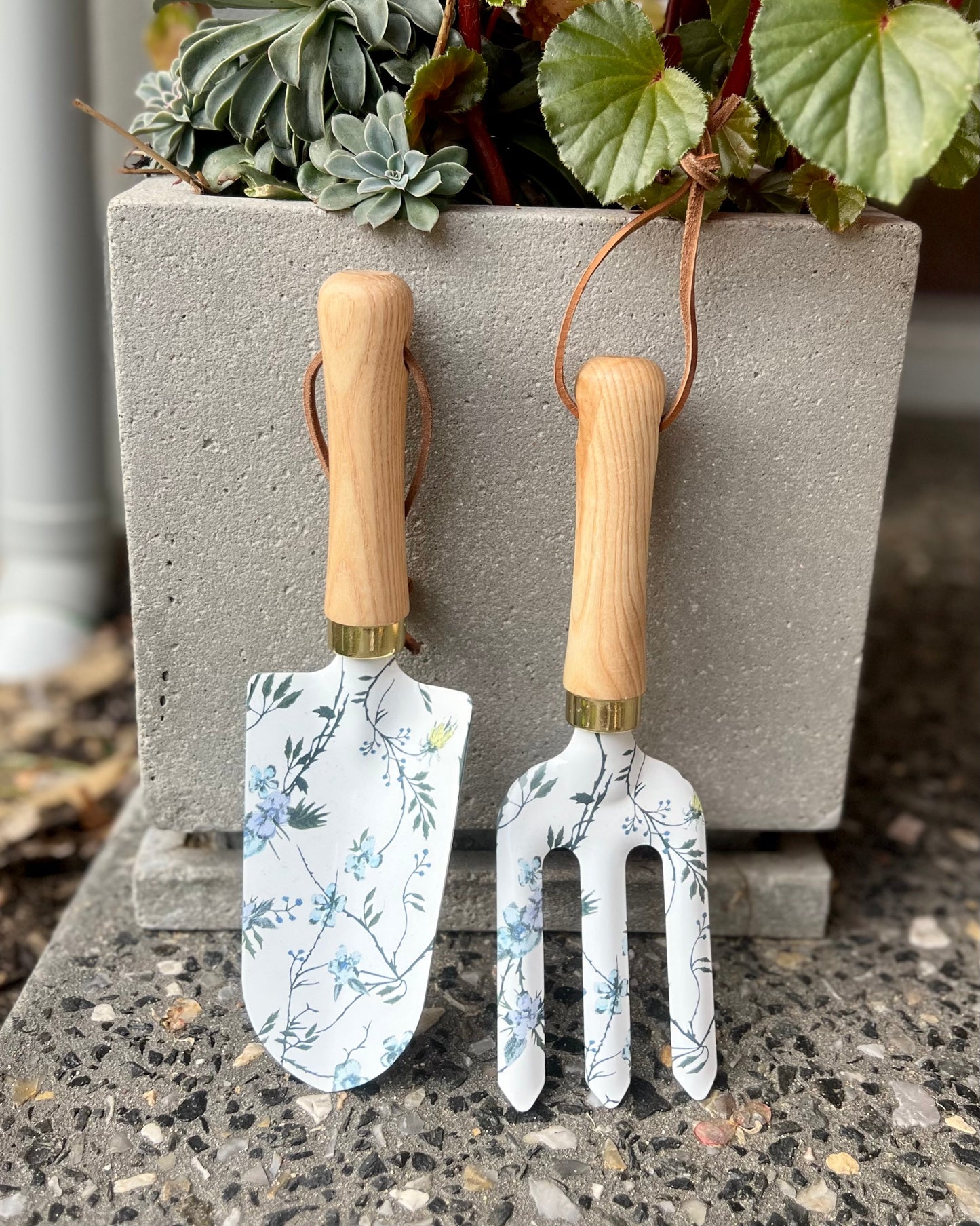 Botanics Gardening Tools | Tamboril | A gorgeous gift for the avid gardener. These Tamboril Metal Garden Tool Set come with a hand trowel and fork (approx 27cm long), each printed with a stunning botanic | Ciao Bella Dresses