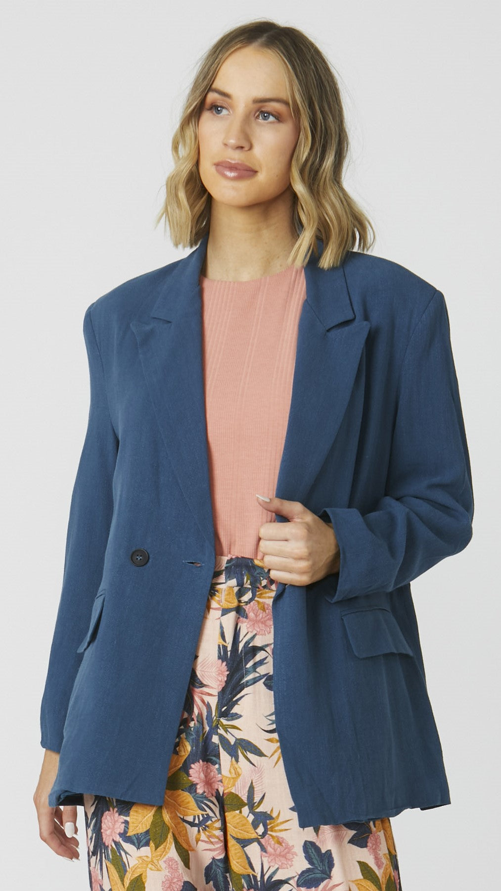 Alexis Blazer - Teal | Sass Clothing | The Alexis Blazer is the fun yet classic blazer you need in your wardrobe! From meetings to margaritas this blazer has all your style needs covered in one!

Relaxed 