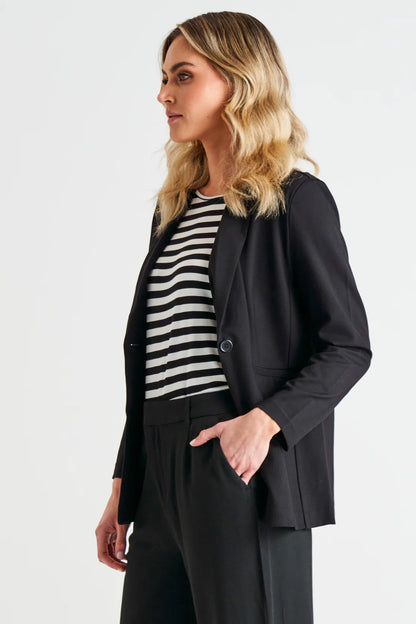 Portsea Blazer - Black | Betty Basics | 
It doesn't get more classic than this versatile layering piece. We call it the Goldilocks of blazers: not too big, not too small and structured enough to wear over 