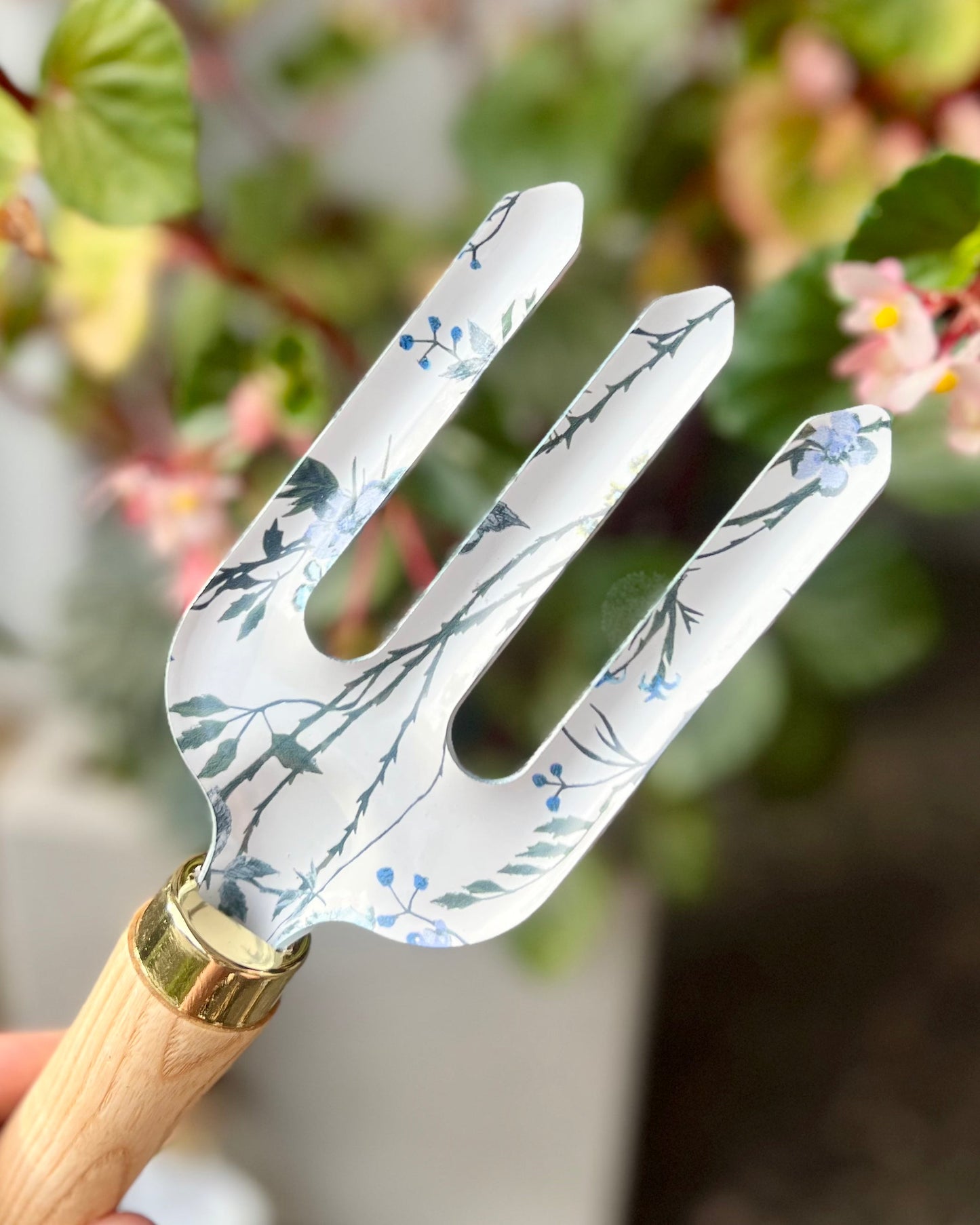 Botanics Gardening Tools | Tamboril | A gorgeous gift for the avid gardener. These Tamboril Metal Garden Tool Set come with a hand trowel and fork (approx 27cm long), each printed with a stunning botanic | Ciao Bella Dresses