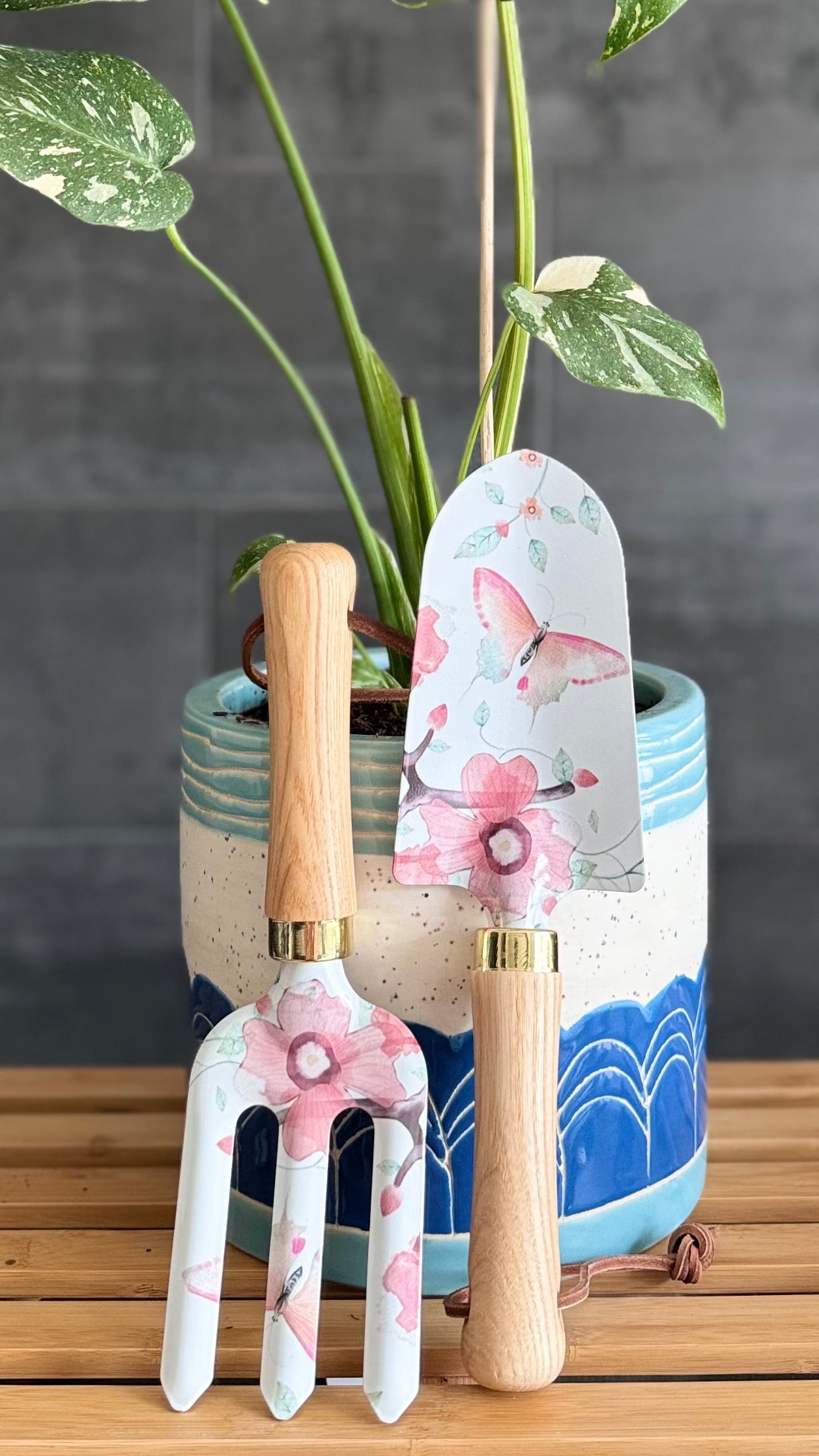 Botanics Gardening Tools | Tamboril | A gorgeous gift for the avid gardener. These Tamboril Metal Garden Tool Set come with a hand trowel and fork (approx 27cm long), each printed with a stunning botanic | Ciao Bella Dresses