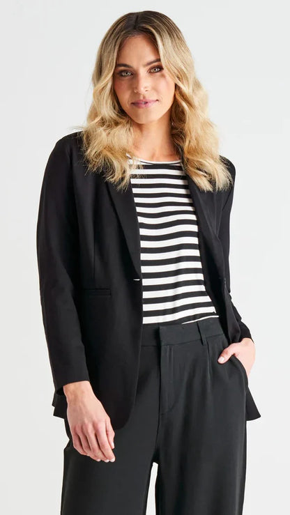 Portsea Blazer - Black | Betty Basics | 
It doesn't get more classic than this versatile layering piece. We call it the Goldilocks of blazers: not too big, not too small and structured enough to wear over 