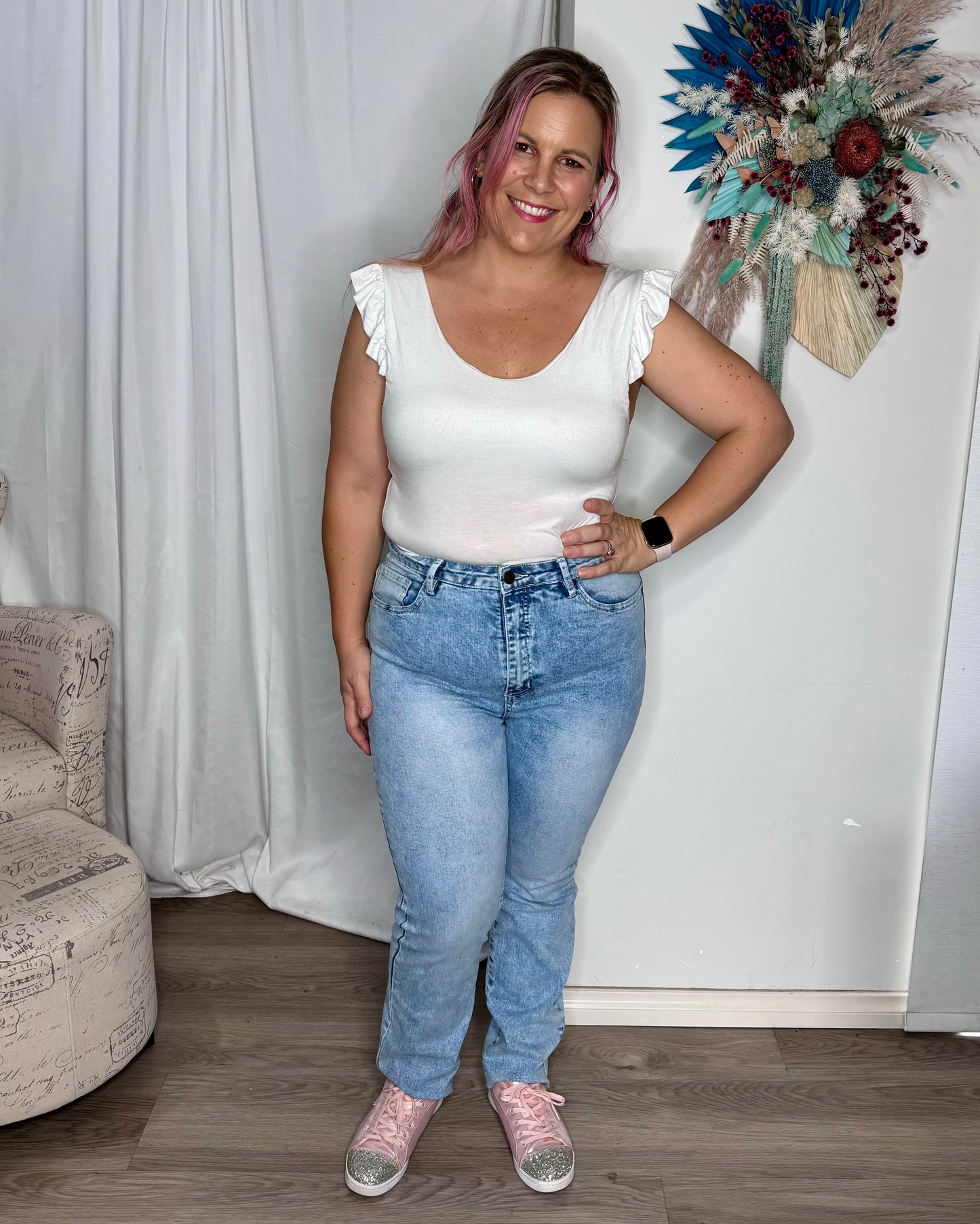 *NEW* Jess Jeans | Bee Maddison | A classic light wash jean is a lovely addition to any wardrobe. The perfect year-round style, stunning through spring/summer with a light cami and gorgeous in winter