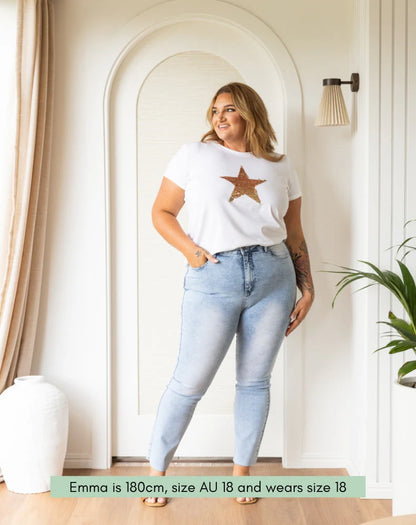 *NEW* Jess Jeans | Bee Maddison | A classic light wash jean is a lovely addition to any wardrobe. The perfect year-round style, stunning through spring/summer with a light cami and gorgeous in winter