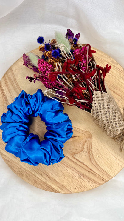 Berry Sweet XL Scrunchie: 
Say hello to our newest addition to the scrunchie family - oversized Berry Sweet XL scrunchies!  
Material: Satin (96% polyester, 4% elastane)
Dimensions: 11cm diam - Ciao Bella Dresses 