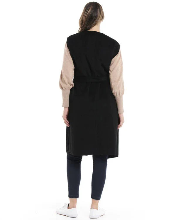 Alica Belted Sleeveless Coat - Black | Betty Basics | Are you ready to add a touch of elegance to your autumnal layering game? Look no further than the Alicia Belted Sleeveless Coat! This piece is the perfect combinatio