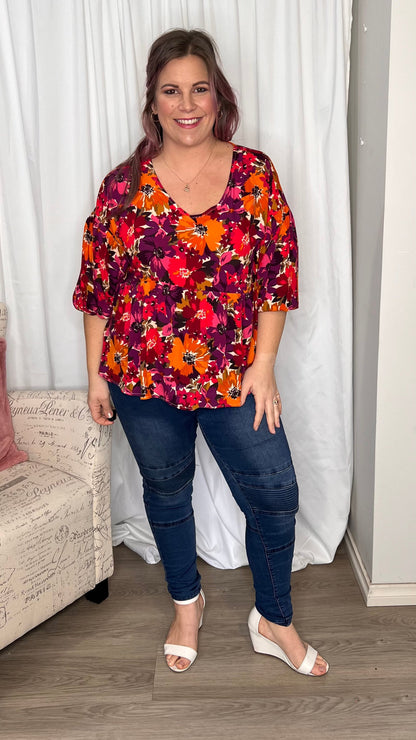 Yasmin Bubble Sleeve Top - Berry Floral | Sass Clothing |  
With its trendy V-neckline and dropped shoulder into bubble sleeves, this top exudes effortless style. The relaxed fit offers ultimate comfort, while the back keyh