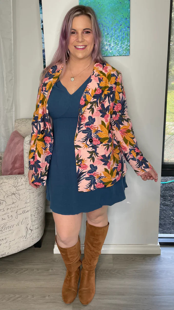 Alexis Blazer - Teal | Sass Clothing | The Alexis Blazer is the fun yet classic blazer you need in your wardrobe! From meetings to margaritas this blazer has all your style needs covered in one!

Relaxed 