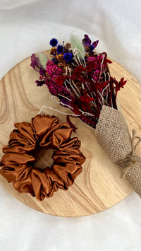 Berry Sweet XL Scrunchie | Berry Sweet Scrunchies | 
Say hello to our newest addition to the scrunchie family - oversized Berry Sweet XL scrunchies!  
Material: Satin (96% polyester, 4% elastane)
Dimensions: 11cm diam