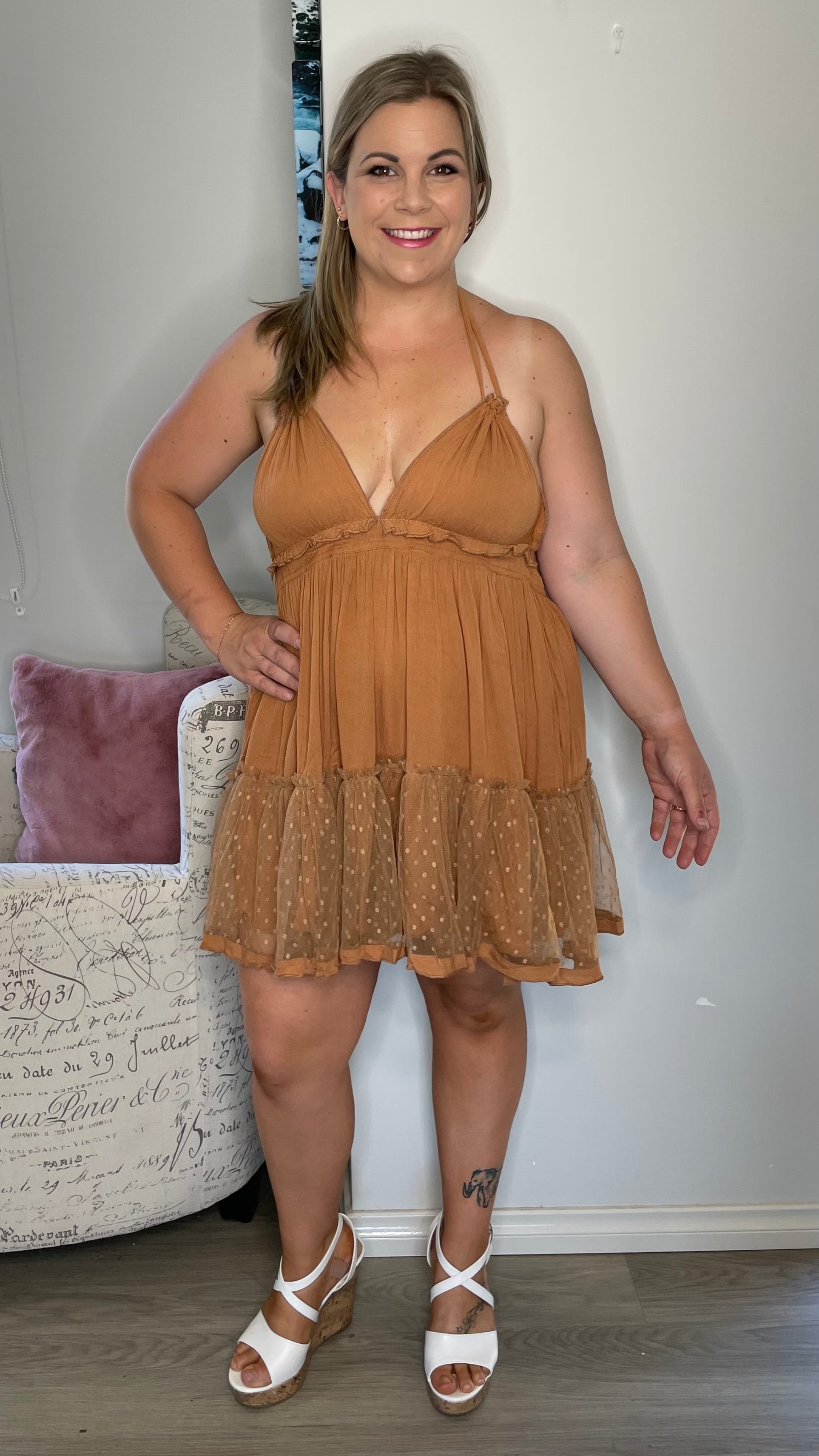 Ellie Mini Dress - Tan | Aria | 
Perfect for summer days
Tie up halter and back
100% viscose
True to size
Danika is wearing a 12
