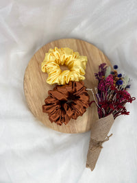 Berry Sweet XL Scrunchie | Berry Sweet Scrunchies | 
Say hello to our newest addition to the scrunchie family - oversized Berry Sweet XL scrunchies!  
Material: Satin (96% polyester, 4% elastane)
Dimensions: 11cm diam