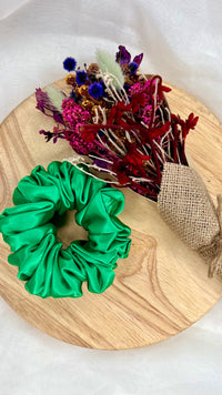 Berry Sweet XL Scrunchie | Berry Sweet Scrunchies | 
Say hello to our newest addition to the scrunchie family - oversized Berry Sweet XL scrunchies!  
Material: Satin (96% polyester, 4% elastane)
Dimensions: 11cm diam