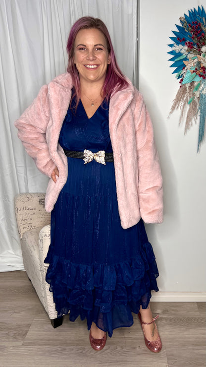 Fern Faux Fur Jacket: Embrace glam this winter with the Fern Faux Fur Jacket
Features:

Hook closure at front
Mid-long length

Sizing: This item is true to size. Danika wears a size 12
Ma - Ciao Bella Dresses 