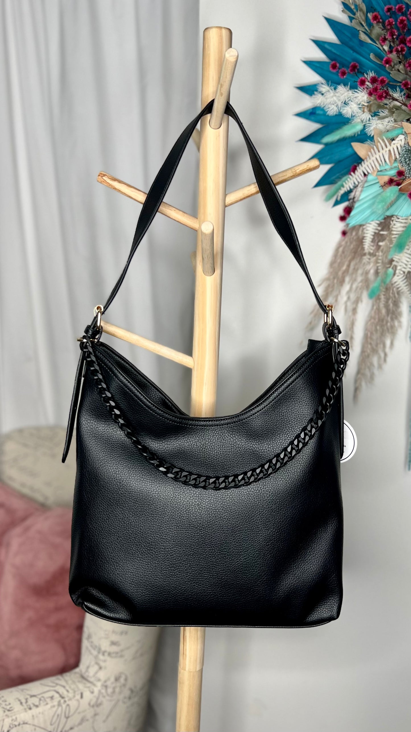 Britany Shoulder Bag | Sassy Duck | Britany is a gorgeous classic shape with the beautiful added detail of a chain feature  
It has an adjustable handle with buckles of gold hardware plus 1 zip and two