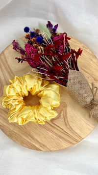 Berry Sweet XL Scrunchie | Berry Sweet Scrunchies | 
Say hello to our newest addition to the scrunchie family - oversized Berry Sweet XL scrunchies!  
Material: Satin (96% polyester, 4% elastane)
Dimensions: 11cm diam