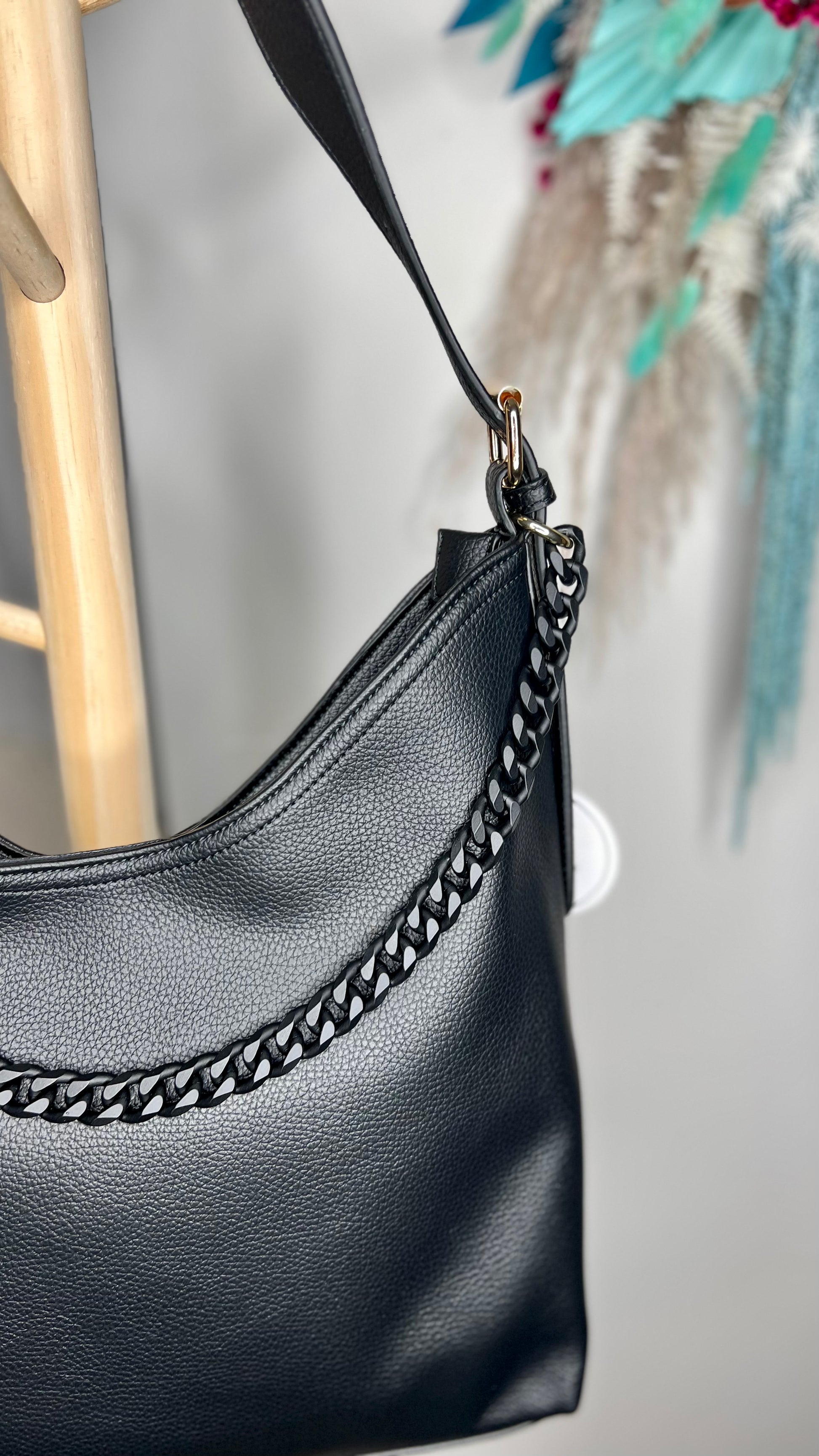 Britany Shoulder Bag | Sassy Duck | Britany is a gorgeous classic shape with the beautiful added detail of a chain feature  
It has an adjustable handle with buckles of gold hardware plus 1 zip and two