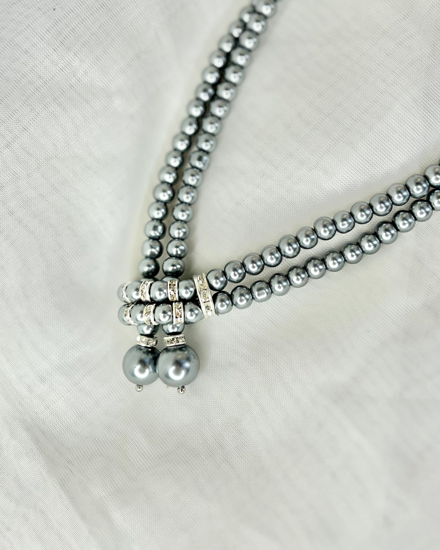 Gatsby Necklace - Pearl Strand: Our beaded necklaces are the perfect addition to your next Gatsby inspired event. These gorgeous designs can also be incorporated into modern outfit
This stunning de - Ciao Bella Dresses 