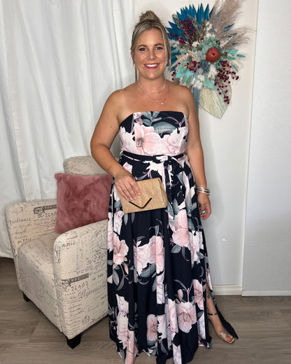 Jayla Floral Dress - Black | Style State | The Jayla Dress is an elegant maxi dress with a full skirt with extra fabric for added “swoosh”. Due to the full skirt, it is also perfect for a baby bump
Features:
