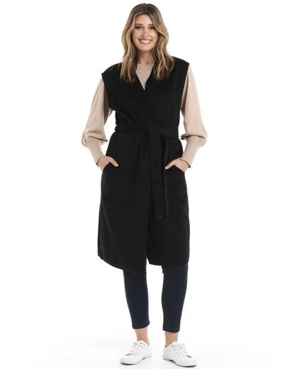 Alica Belted Sleeveless Coat - Black | Betty Basics | Are you ready to add a touch of elegance to your autumnal layering game? Look no further than the Alicia Belted Sleeveless Coat! This piece is the perfect combinatio