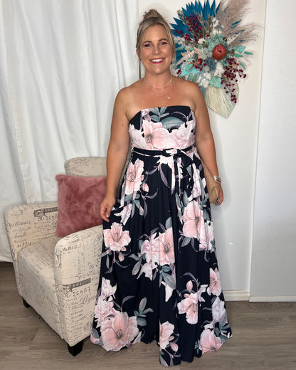 Jayla Floral Dress - Black | Style State | The Jayla Dress is an elegant maxi dress with a full skirt with extra fabric for added “swoosh”. Due to the full skirt, it is also perfect for a baby bump
Features:
