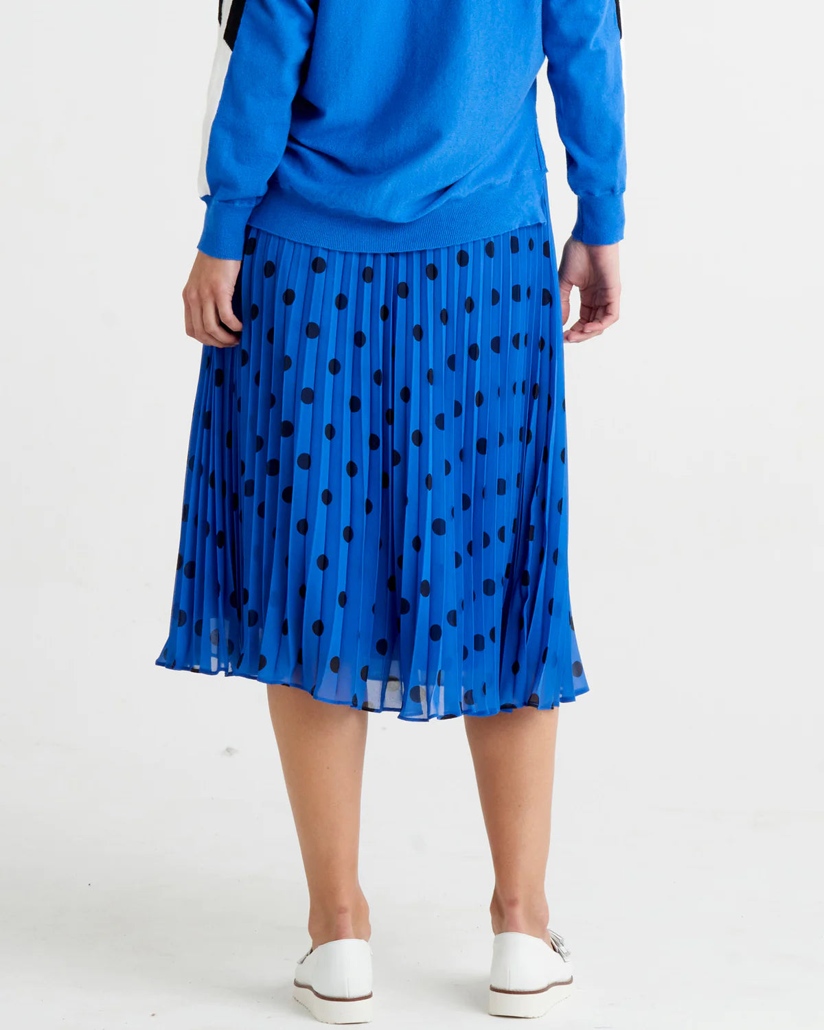 Chanell Pleated Skirt | Betty Basics | 
Introducing the Chanel Pleated Skirt, the epitome of fun and laid-back style! With its elastic waistband, this skirt ensures a comfortable and perfect fit for all-d