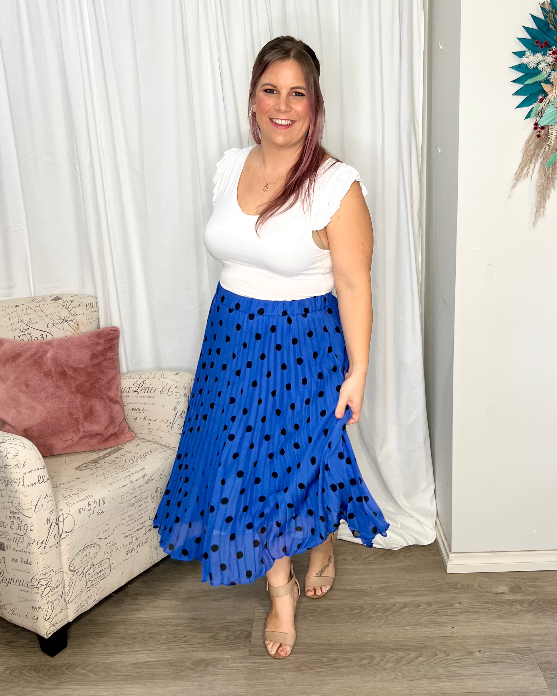 Chanell Pleated Skirt | Betty Basics | 
Introducing the Chanel Pleated Skirt, the epitome of fun and laid-back style! With its elastic waistband, this skirt ensures a comfortable and perfect fit for all-d