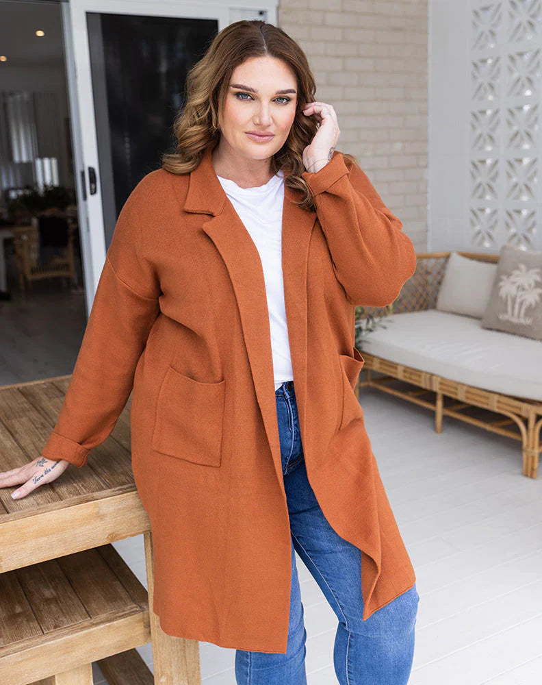 Acacia Coatigan - Tan | Freez | 
A knit coatigan is a wardrobe staple for the transeasonal months. This versatile style can be easily styled from weekend casual to office appropriate, dressed up or