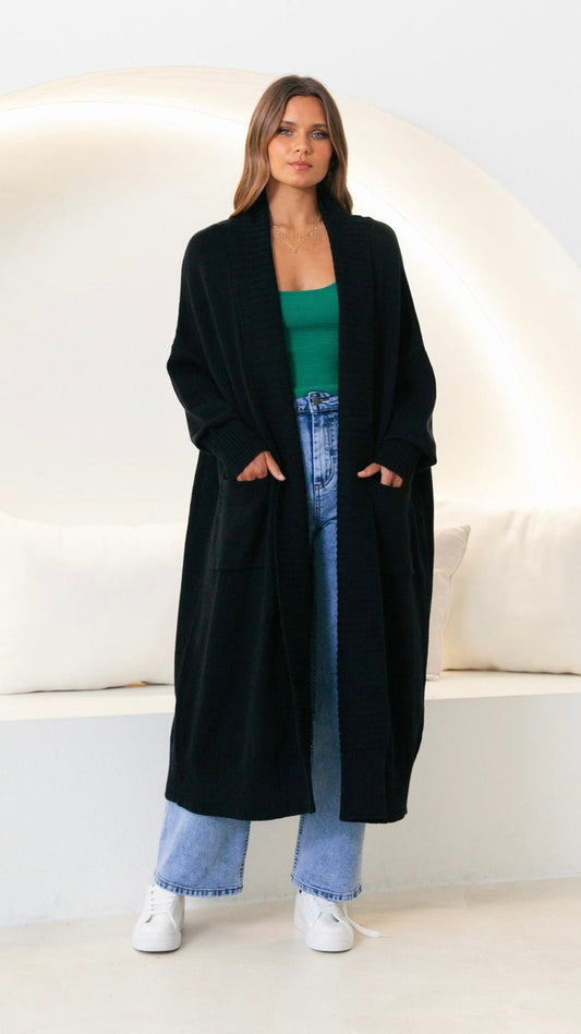 Copenhagen Maxi Cardigan - Black | Ebby and I | The Copenhagen Cardigan is made for those cool winter days, snuggling by the fire, or chuck it over jeans to get out and about 
Features:

Pockets
Maxi length
Long s
