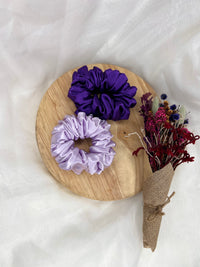 Berry Sweet XL Scrunchie | Berry Sweet Scrunchies | 
Say hello to our newest addition to the scrunchie family - oversized Berry Sweet XL scrunchies!  
Material: Satin (96% polyester, 4% elastane)
Dimensions: 11cm diam